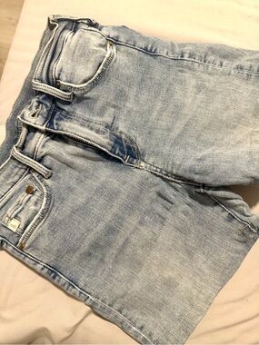 Light Wash Women’s Denim Jeans